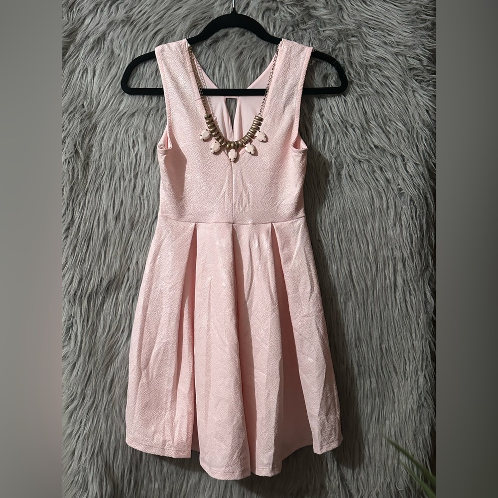 Elegant Pink Sleeveless Dress
